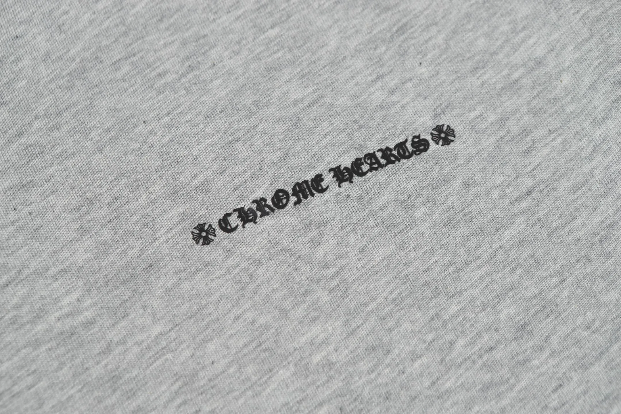 P160 Cross-border model. Those who pursue quality, please do not place an order. -Chrome Hearts/Chrome Hearts Sanskrit printed popular long-sleeved T-shirt -High weight, high density and high quality. The wool is soft, delicate and skin-friendly. It feels soft and silky. It has excellent warmth and skin-friendly properties.